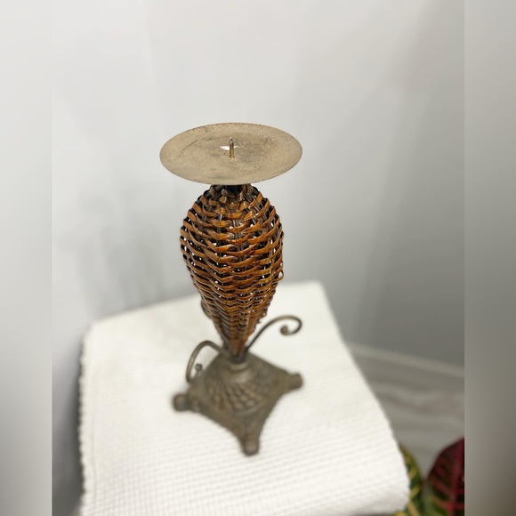 Wicker Candle holder with Metal Pedestal - Picture 3 of 4
